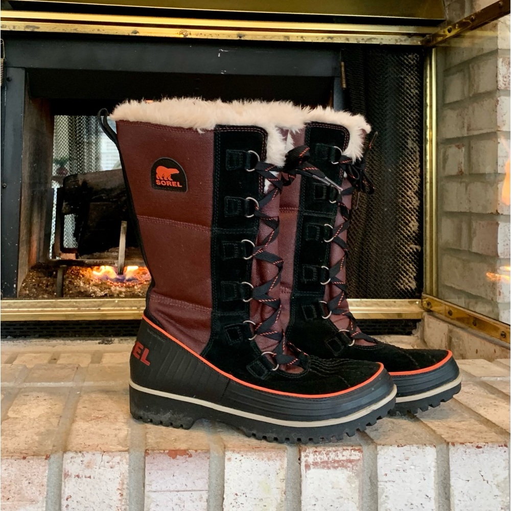 Sorel Tivoli High II boots size 8. Great condition